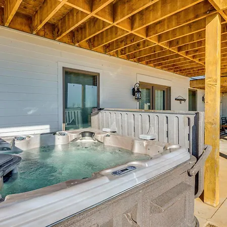 Rustic Missouri Vacation Rental With Hill Views!